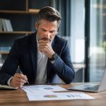 Comment arbitrer entre rémunération, dividendes et investissement pour optimiser ses revenus et son patrimoine lorsque l’on est dirigeant d’entreprise